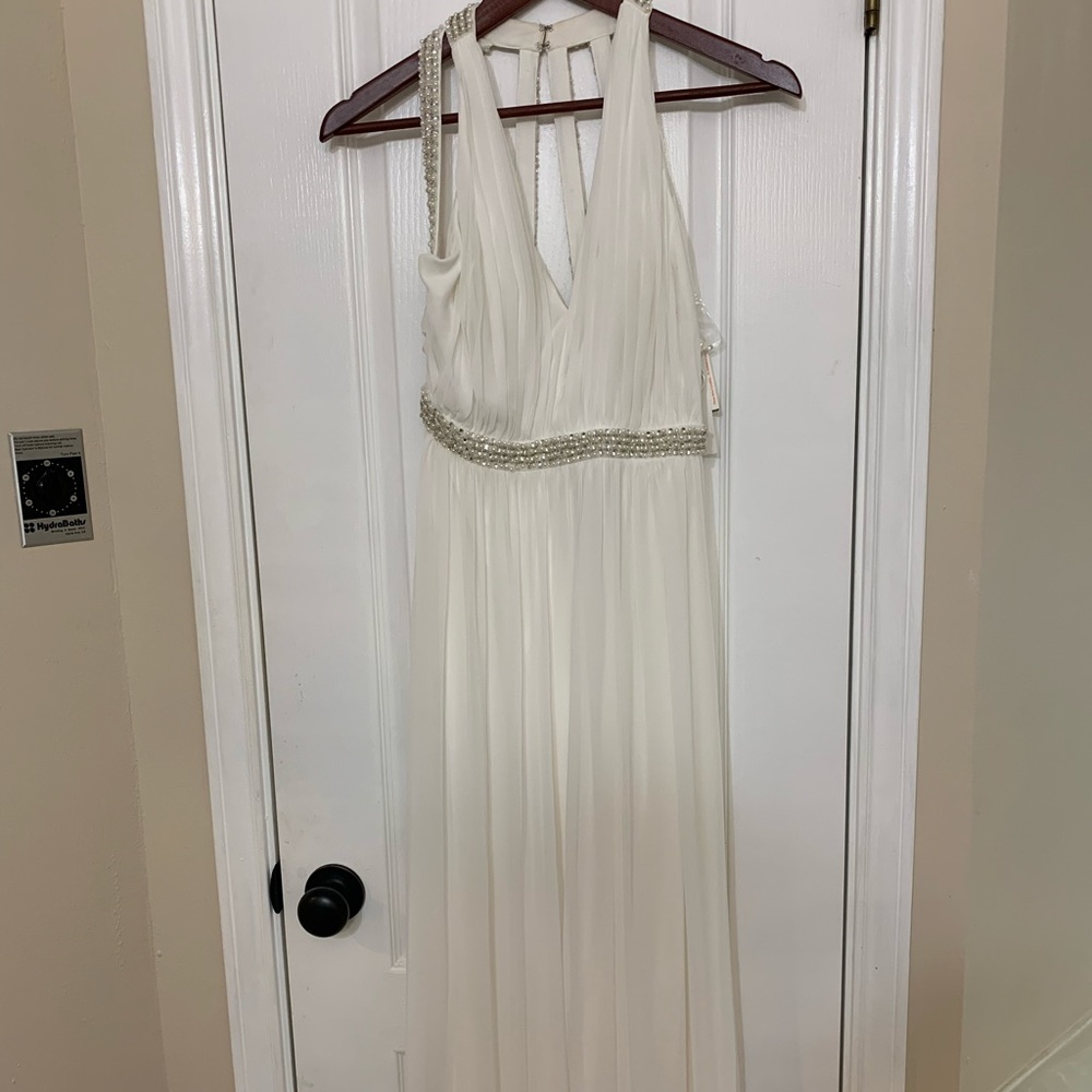 David’s Bridal ivory dress size 4. Never worn